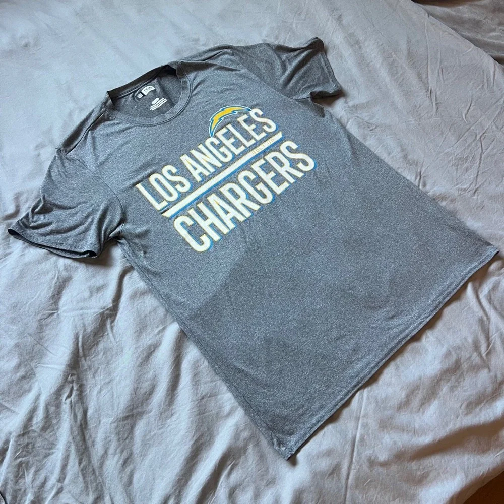 Los‎ Angeles Chargers T-Shirt Mens Size Medium NFL Team Apparel Poly Bolt Up